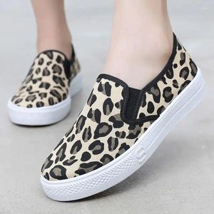 Lässige Schuhe Cresfimix Frauen Mode süßer gelber Punkt Schlupf auf Höhe erhöhte Lady Leopard Komfort Frühling Sommer A9537d