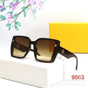 2024 New High Quality luxury designer New fashion for women's street photography sunglasses tourist polarized glasses 9063