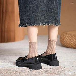 Casual skor fårskinn plattform läder oxford för kvinnliga loafers damer sneakers glider på zapatos mujer