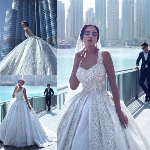 ドレスは、Mhamad Amazing Dresses High Quality Aptliques Beading Bridal Gowns Sexy Open Chapel Train Custom Made Weddingve