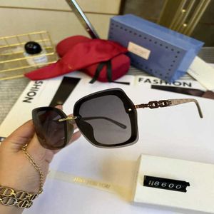 New designer sunglasses Men's Luxury Designer Women's Sunglasses Polarized Box Driving Street Shoot Tide