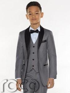 2018 New Design Grey Boys Tuxedo Cheap Three Pieces Boys Dinner Suits Boys Formal Suits Tuxedo for Kids tuxedojacketpantvestti5232843