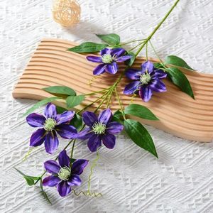 Dekorativa blommor Färgglada konstgjorda blommor Arrangemang Realistiska 5-Head Clematis Fake Easy Care Simulation for Wedding Home Decor