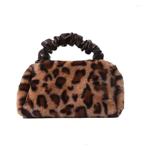 Axelväskor mode nåd trend crossbody väska enkelhet fritid lyxig plåt päls handväska plysch faux päls mjuk leopard tote