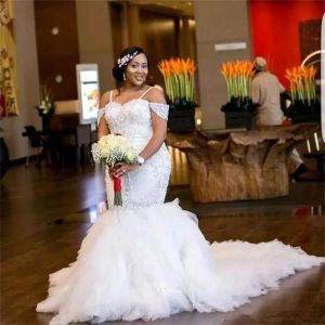 Kleider sexy afrikanische Plus -Größe Kathedrale Zug Meerjungfrau Brautkleider 2019 Bescheidener Offshoulder Luxus Crystal Ruffles Church Hochzeitskleid