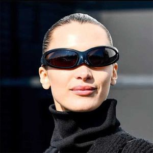 2024 Top -Designer Neue Luxusdesigner Sonnenbrille Herren Ins Net Red mit Katzen -Eye Fashion Futuristische Sonnenbrille Frauen BB0251