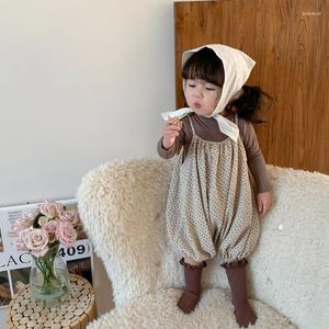 衣類セット2024春秋の韓国幼児の女の子2PCS服セット綿固体トップ花ゆるいストラップパンツスーツ幼児の衣装