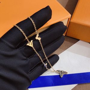 Lyxsmycken Louiseviution Gold Plated Designer Jewely Woman Luxury Pendants Classic Halsband Mönster Carving Halsband 503