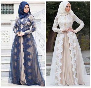 2018 Muslim Evening Dresses Long Sleeves Lace Appliques A Line Elegant Sweep Train Arabic Prom Gowns9611822