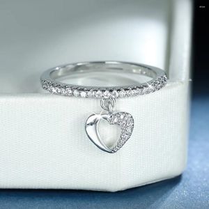 Cluster Rings Fashion Hollow Love Heart Pendant For Women Single Row White Zircon Small Stone Wedding Band Engagement Jewelry Accessory