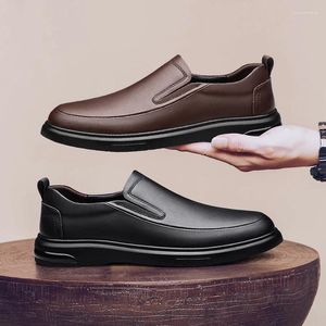 Casual Shoes 2024 Spring and Autumn Young Trend Business Leisure Men's First Layer of Cowhide Shoeing Soft Sules bekväm front