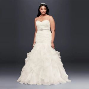 Klänningar nya! Ruffled Organza Plus Size Mermaid Wedding Dress 2019 Ruched Bodice Sweetheart Layer Kjol Pärlor Sash Bridal Gowns 9WG3832