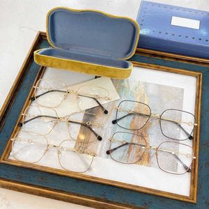 2024 Herrens lyxdesigner Kvinnors solglasögon Familjens hästrankning Buckle Box Flat Lens Ni Goddess samma 0883 Metal Plain Glasses kan matchas med grader