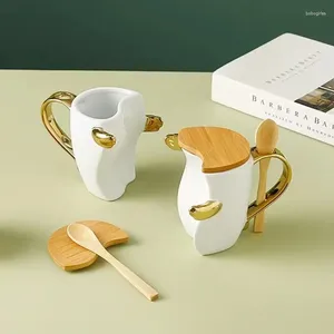 Tazze di buona coppia di tazze in ceramica di bell'aspetto abbraccio tazze duads set semplice scatola regalo creativa tazza di caffè abbraccia la colazione con coperchio