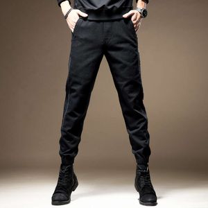 Amerykańskie legginsy w paski w paski dla męskich spodni, nowe jesienne ubrania robocze, modne sportowe spodnie dżinsowe dla mężczyzn