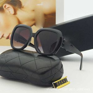 デザイナーサングラス10％オフ高級デザイナーNew Men's and Women's Sunglasses 20％Off Tiktok Kwai Live Big Frame Oval Ins Little Fragrant Glasses