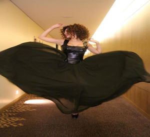 Schwarzes Fell- und Chiffon -Party -Kleid Libanon Sänger Syriam Tarife gleiche Stil Prinzen Prom Kleider maßgeschneiderte sexy Leder Abend Gow8921598