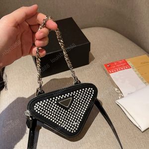 Ny 2024 Fashion Classic Italian Designer Bag Women's Clutch Bag 3 Colors Pressed Diamond Mini Triangle Bag Soparble Exquisite Coin Wallet Mouth Red Envertope