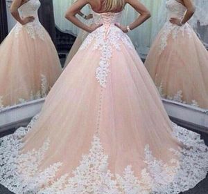 Süße rosa Ballkleid Kleider Abend Kleidung trägerlose weiße Spitzen Applikationen 2016 Schnürrücken Promkleider Custom Made6955724