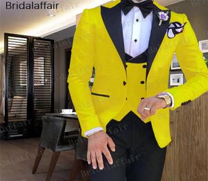 Gwenhwyfar Tide Men Kolorowe modne garnitury ślubne plus rozmiar żółty różowy zielony niebieski purpurowe garnitury Pole kamizelki 3PCS Tuxedos5493803