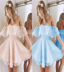 2022 Light Coral Homecoming Party Dress Cheap Off the shoulder Lace Baby Blue Short Sleeves A line Prom Graduation Dress Gowns New8816304