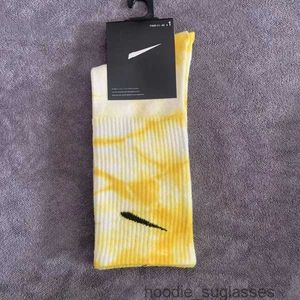 Herren neue Stil Socken Großhandel Großhandel verkaufen All-Match klassische schwarze weiße Frauen Männer märbliche atmungsaktive Baumwolle Mischung Fußball Basketball Sport SKLE SOCK BQHQ4