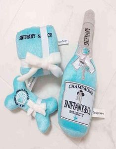 Luxury Dog Toys Chewy Dog Chew Toy Ins Champagne Dog Fashion Designer Squeak Toy Unique Squeak Plush Passion för husdjurstillbehör H1117355577