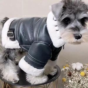 犬のアパレルファッション小犬のためのペットペット冬冬の衣服厚い毛皮のバイクジャケットテディポメラニアシュナウザーPC2452