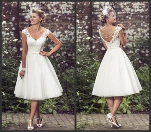 Vintage 50039S Style Short Lace Wedding Dresses V Neck Pets Applique Te Length Beaded Bridal Wedding klänningar med knappar Vestid7426543