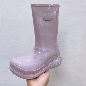 2024 NOVAS CHEGAR MULHERES RAINCOTES ROUNTE PLAPLATURA PLAPELA EXTERIOR DA ALTURA DE CAMINHADA AUDENCIAMENTE A RORBORAÇÃO BOTAS LONGA BOTAS LONGA DE BORRAGEM DE DESIGNER BOTAS DE CHINA