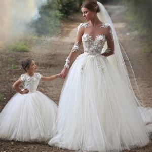 Sukienki Urocza matka córka suknia ślubna Sheer szyi Suknie ślubne długie rękawy Tiul Nowy księżniczka Vestido de Noiva Bride D.