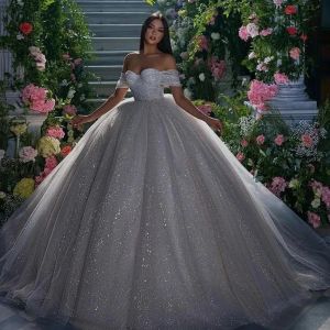 Kleider glänzender Kristall von der Schulter Dubai Hochzeitskleidkugel Kleid Schatz kurzärmelige Falten Pailletten Saudi -Arabisch -Brautkleid BES12