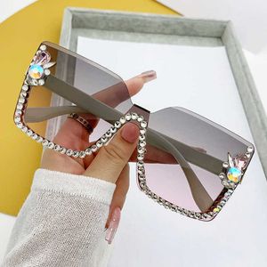 2024 OFF Luxury Designer New Men's and Women's Sunglasses Off large framed diamond rimless cut edge one-piece for men women street photography runway fashion