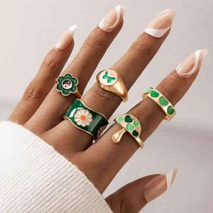 Cluster Rings Five Piece Set With Novel Design Retro Style Green Acrylic Flower Women's Gold Plated Ring Jewelry