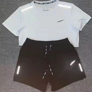 Mens Tracksuits Tech Tech Fleece Designer Tracksuit Shirts Shorts من قطعتين توهج مجموعة اللياقة النسائية تجفيف سريع وملابس رياضية كبيرة الحجم اختياري