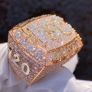 Benutzerdefinierte Schmuck VVS Moissanite Diamond CZ Emerald Ring Bling aus kundenspezifischer Emaille -Meisterschaftsstil Klassen Ringe Herren