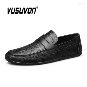 Sapatos casuais Moda dos homens respirável Couro de vaca 38-44 Tamanho Meninos Penny Momanadores pretos de vegetais de verão ao ar livre de verão Flats