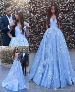 Sky Blue Arabic Dubai Vneck Prom Kleider Spezialanlass Kleider Aline Cap Sleeve Spitzen Applikationen Langer Party Abend Quinceanera4078452