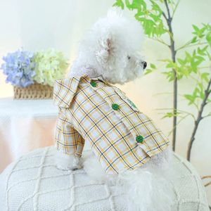 Hundkläder 1pc husdjurskläder katt vår/sommar gul rutig knapp skjorta kappa hemkläder lämplig för små och medelstora hundar