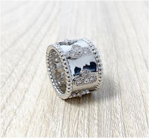 2020 Neue vier Blätter Klee Zirkon Silber Ring für Frauen Blumenringe Mode Schmuck für Frauen Engagement Geschenk mit Schachtel mit Stam1589720