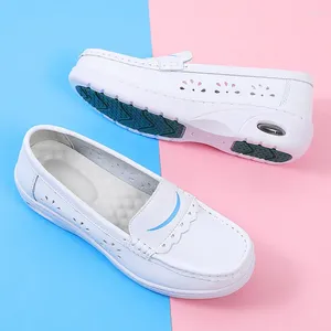 Sapatos casuais Almofada de ar sola feminina Sola confortável anti-deslizamento do calcanhar médio trabalha escavado pequeno branco