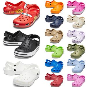 Free Shipping Kid Women Men Clogs Pantoffeln. designer Sandals slippers charms slide Clogs Crostile Crocodile dhgate All-Terrain slider
