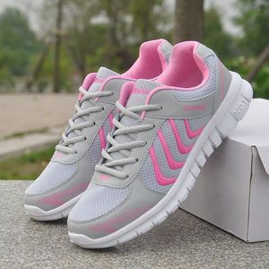 Mäns kvinnors vulkanisera sneakers casual sportskor för män lätt pu läder andas sko platt vita tenis skor zapatillas hombre