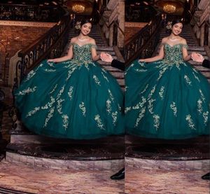 2021 Hunter Green Vintage Quinceanera Dresses Ball Gown Off Shoulder Gold Lace Appliques Crystal Pärlor Tulle Short Hidees Sweet 19477823