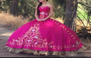 새로운 도착 Fuchsia Quinceanera Ball Gowns 2019 strpaless 자수 플러스 크기 vestidos de 15 anos sweet 16 무도회 이브닝 가운 cus9210128