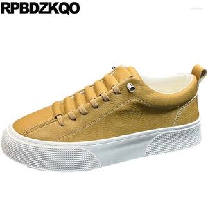 Buty swobodne gumowe podeszwa najnowsze okrągłe trenerzy palców płaskie stylowe sportowe miękkie koronkowe koronki w górę Skate School Spring Sneakers Sport Mężczyźni