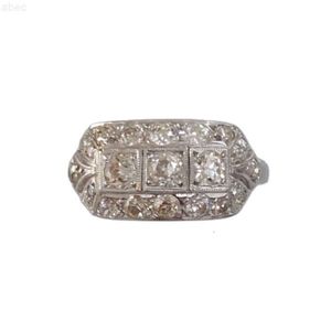 Hög On Demand Tre Stone Diamond Ring med äkta labbodlade diamant GRA -certifikat VVS D Moissanite 925 Sterling Silver
