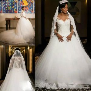 Klänningar afrikansk bollklänning spetsar bröllopsklänningar vintage applikationer illusion långa ärmar plus storlek brudklänningar katedral tåg tyll vestid