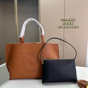 10a Pinkoo Tote Shopper Designer Väskor för Womens Fashion Clutch Crossbody Shop Hand Bags Luxurys Mens Shoulder Bag Pochette Bagage Mamma Weekender Black White Bags