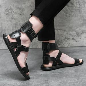 Mode Rome -Stil Männer Sandalen Sommer solide lässige Schuhe Comfy atmable Strandschuhe im Freien flache Sandalen für Männer Schuhe 240321